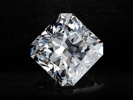 Radiant_3-451x338_LOT DIAMOND # 107730922