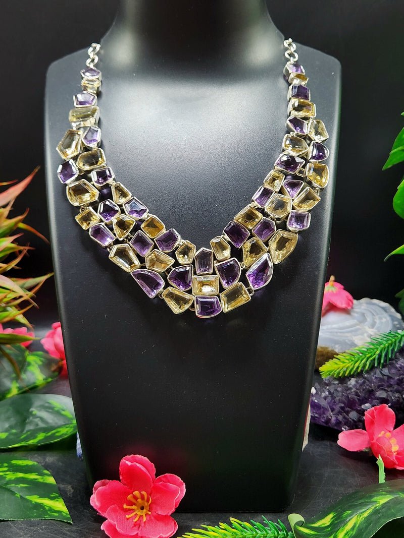 Citrine and Amethyst Faceted Stone Necklace – A Harmonious Fusion of Elegance and Energy – 521 carats Citrine and Amethyst Faceted Stone Necklace – A Harmonious Fusion of Elegance and Energy – 521 carats
