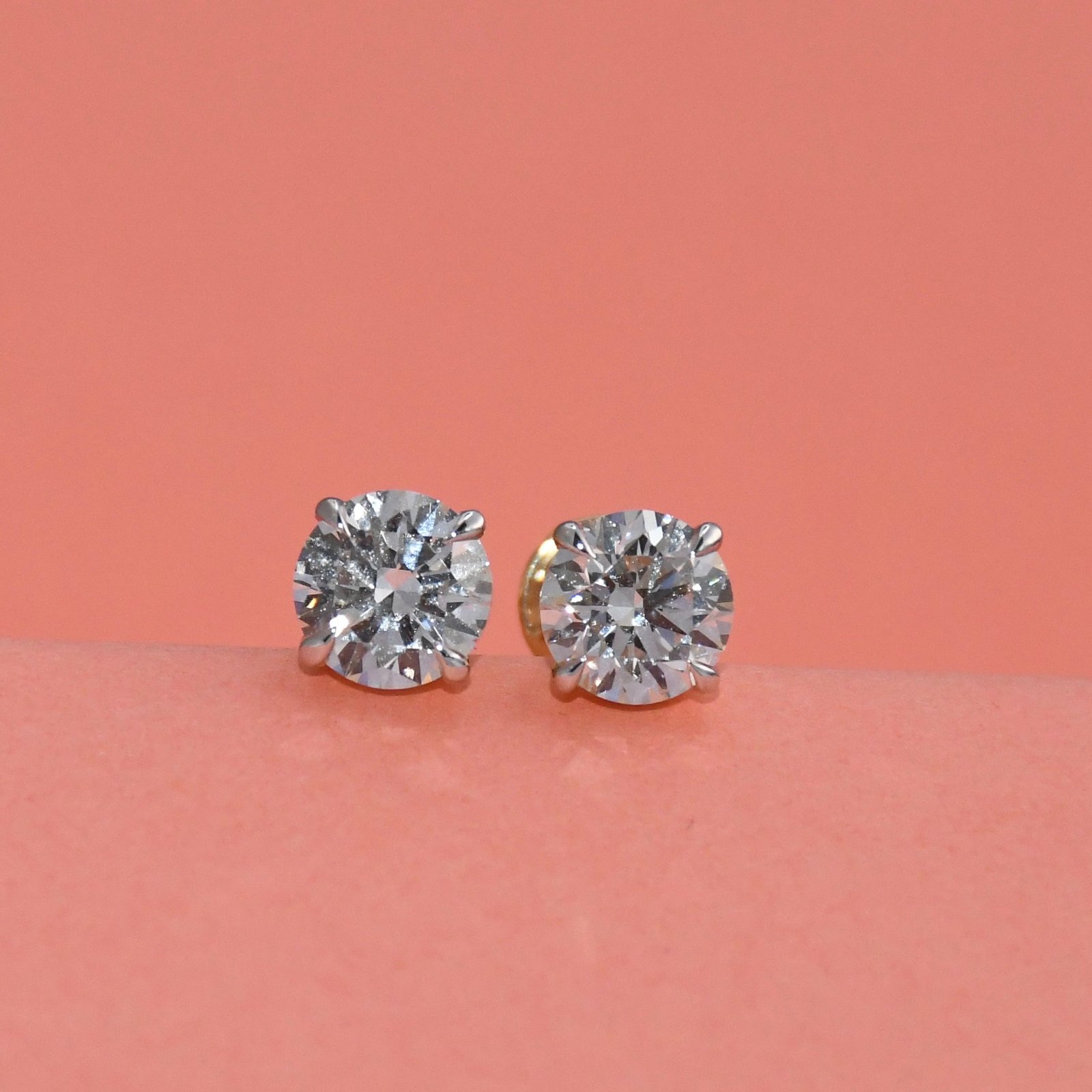 Éclat Solitaire Diamond Studs