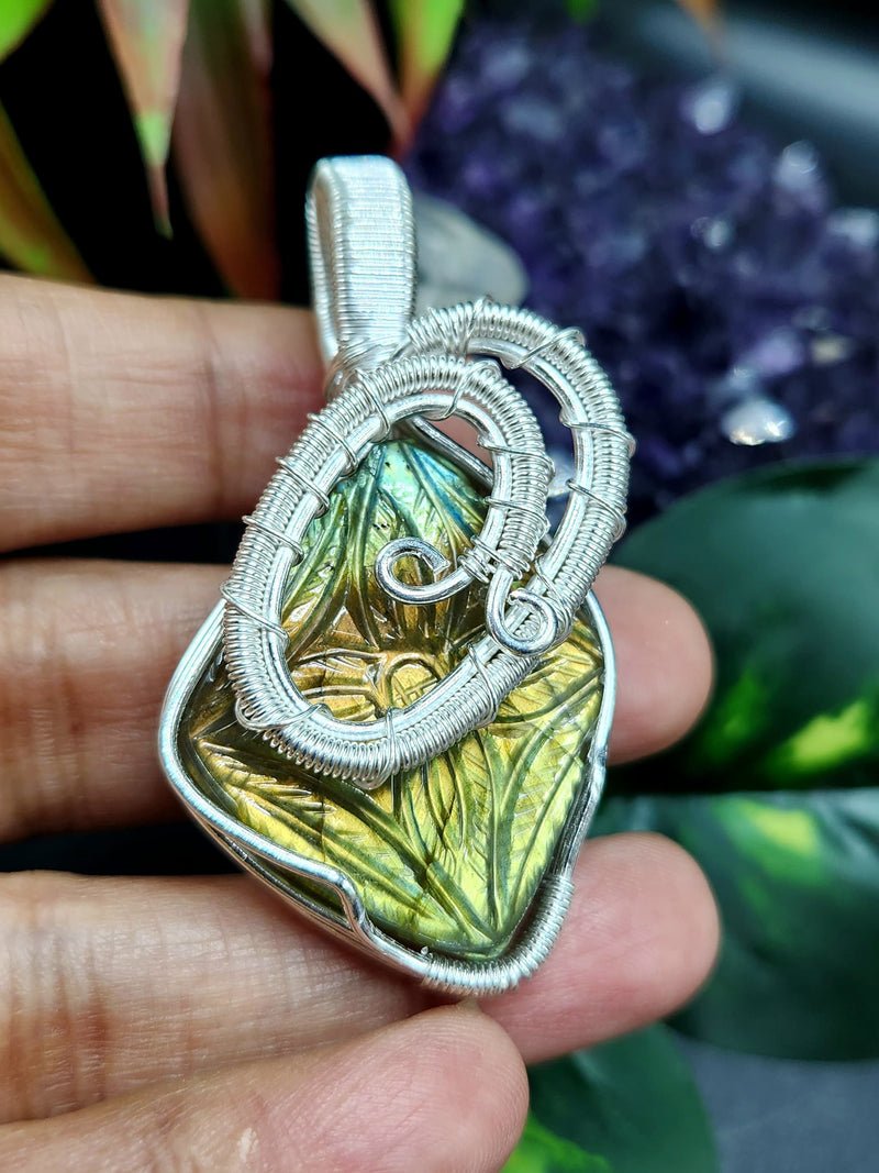 Labradorite Floral Carving Pendant – A Captivating Fusion of Beauty and Artistry