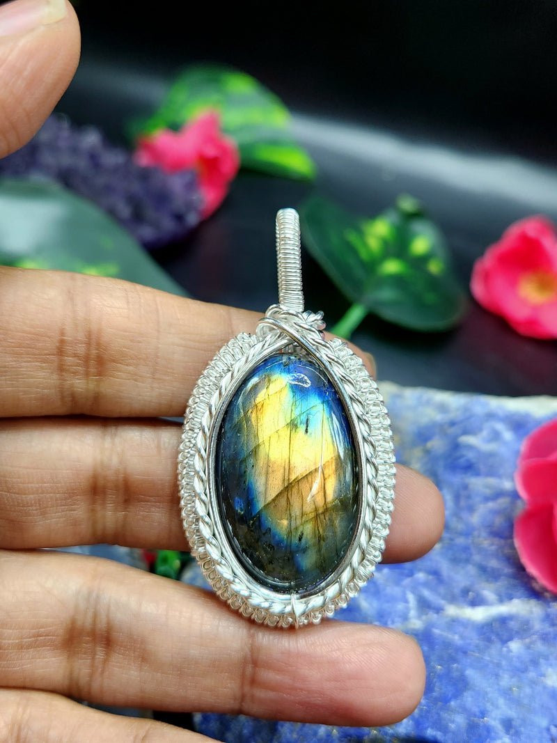 Labradorite Oval Pendant – Captivating Beauty in Wire-Wrapped Elegance