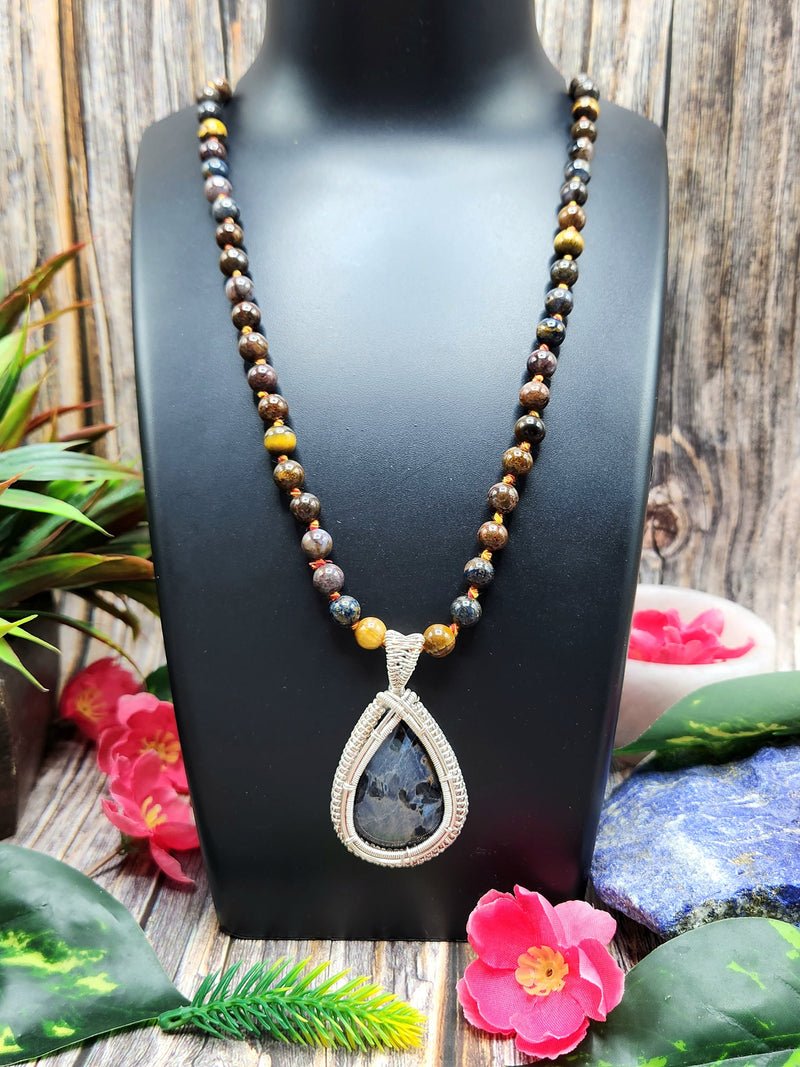 Pietersite and Tiger Eye Bead Mala Necklace with Wire-Wrapped Pietersite Pendant – Embrace the Harmonious Beauty of Nature Pietersite and Tiger Eye Bead Mala Necklace with Wire-Wrapped Pietersite Pendant – Embrace the Harmonious Beauty of Nature
